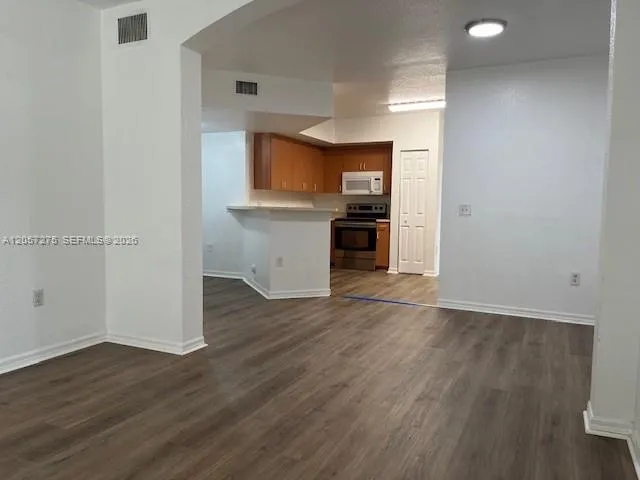 Living area - Dining area