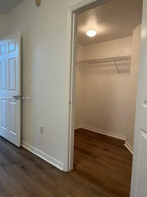 Walking Closet Master Bedroom