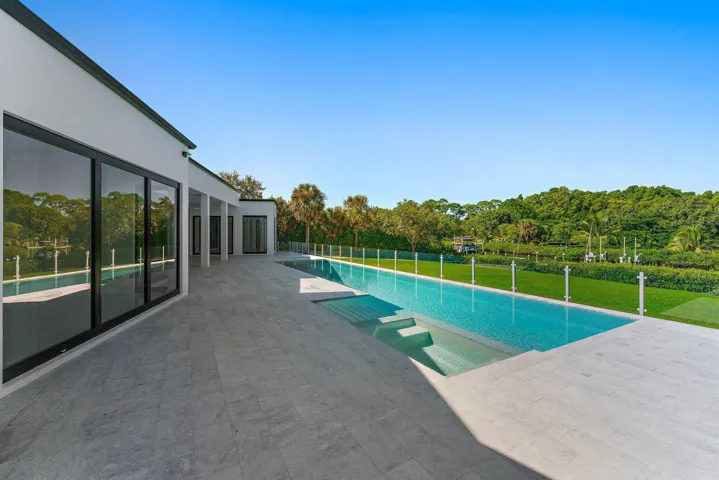 Pool & Deck