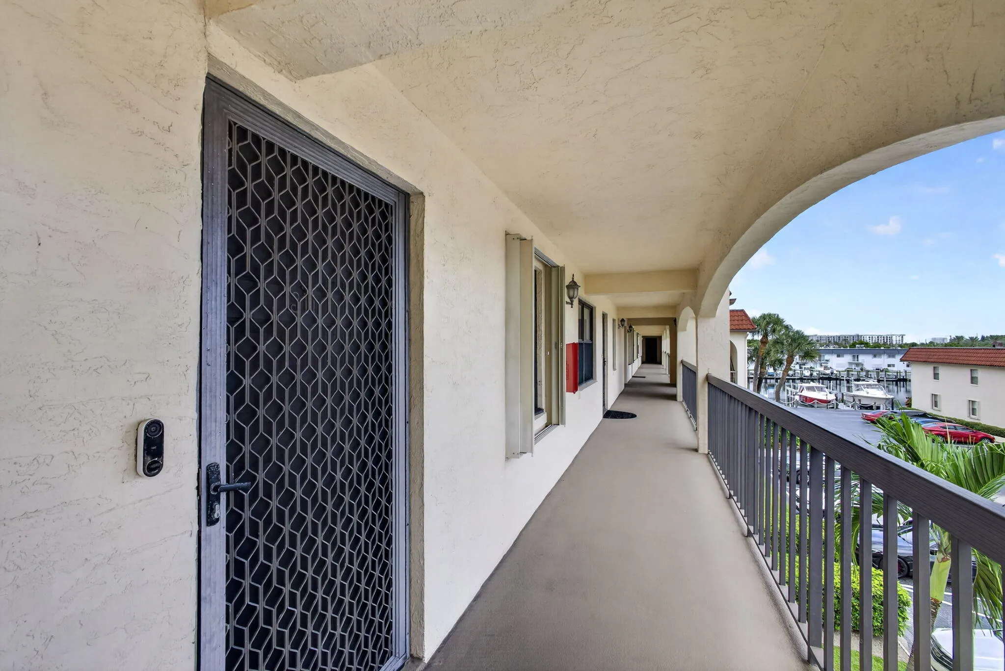 Entryway featuring a security screen door and integrated doorbell system