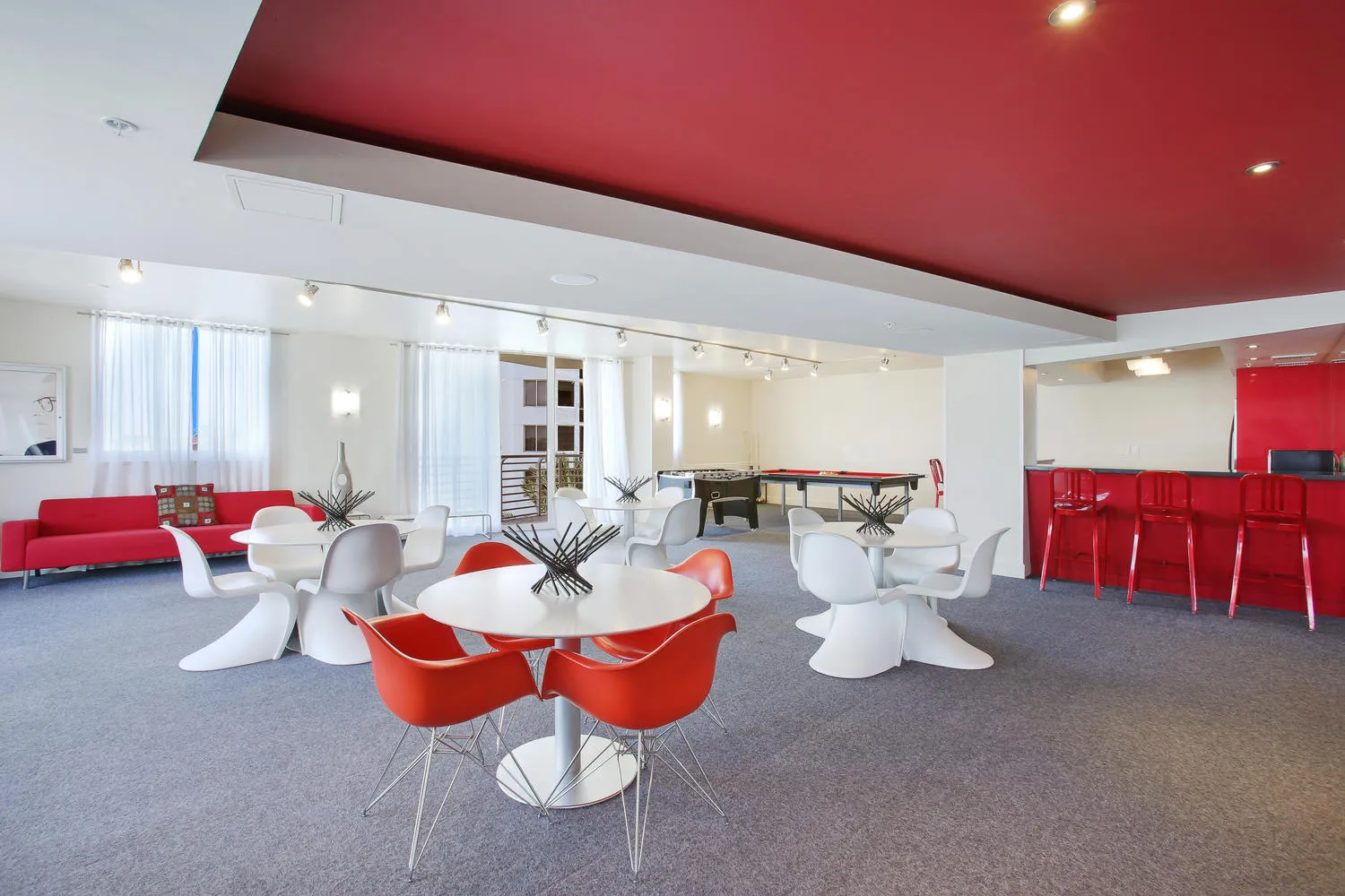 CLUBROOM