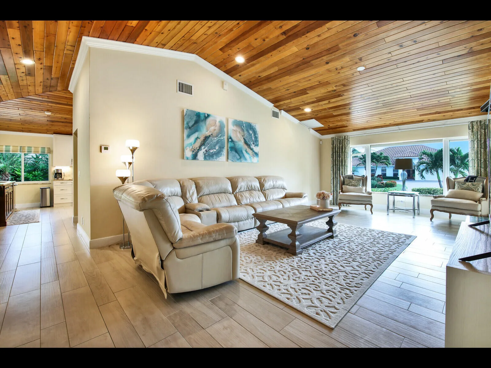 451 LYRA LIVING 3