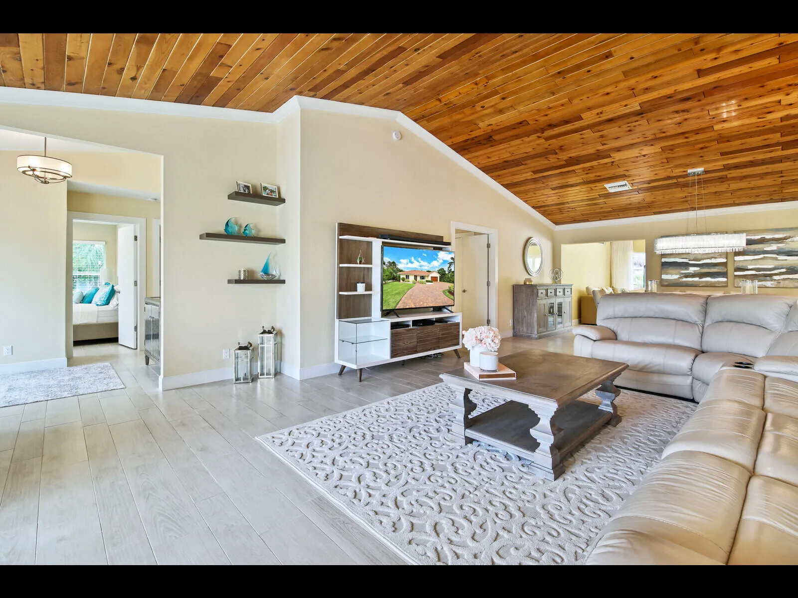 451 LYRA LIVING 2