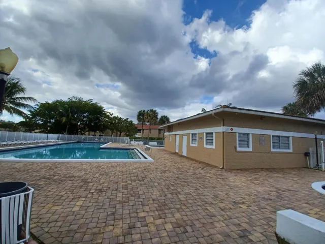 10036 CLBHS & POOL