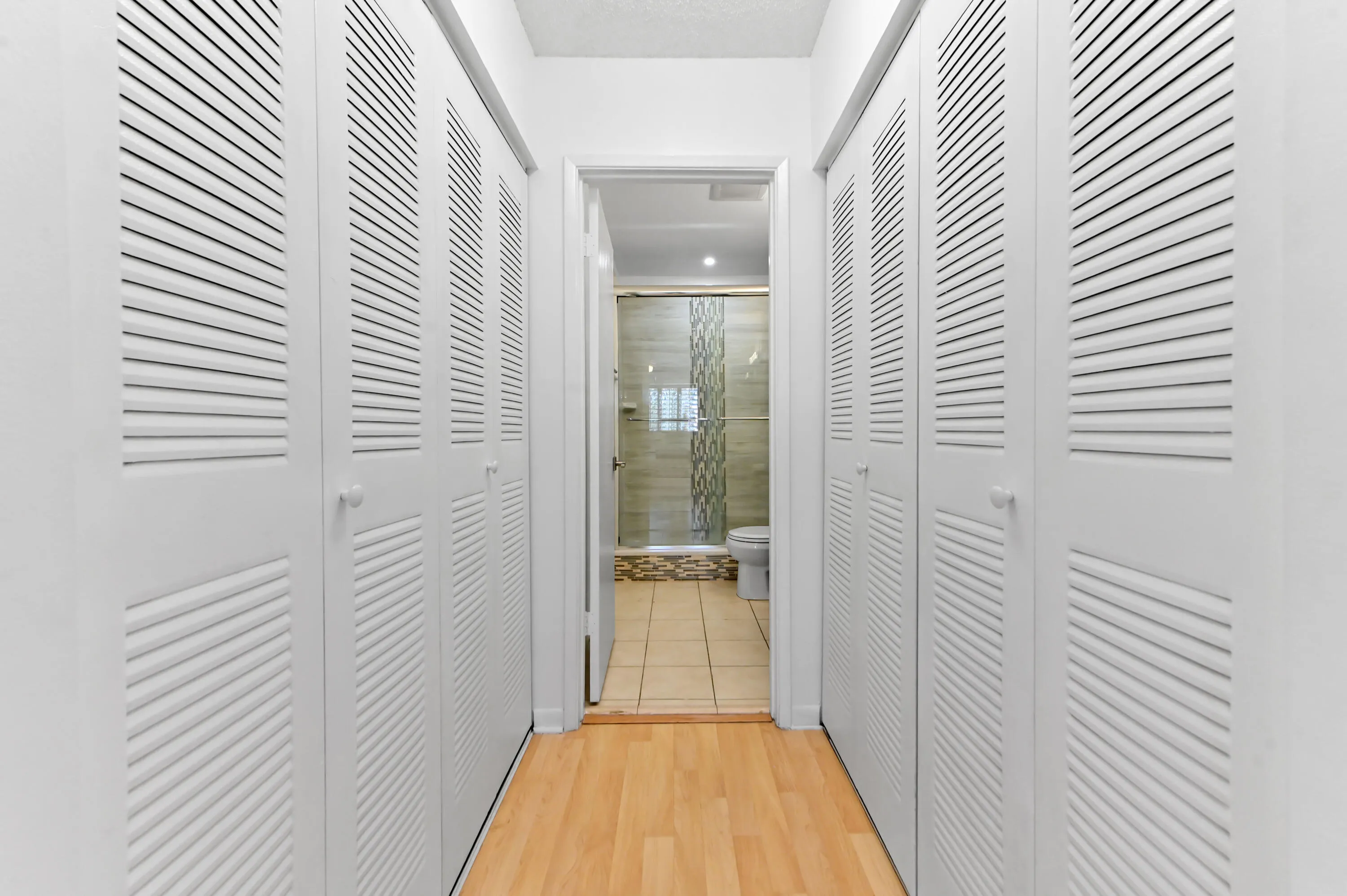 15 closet 01