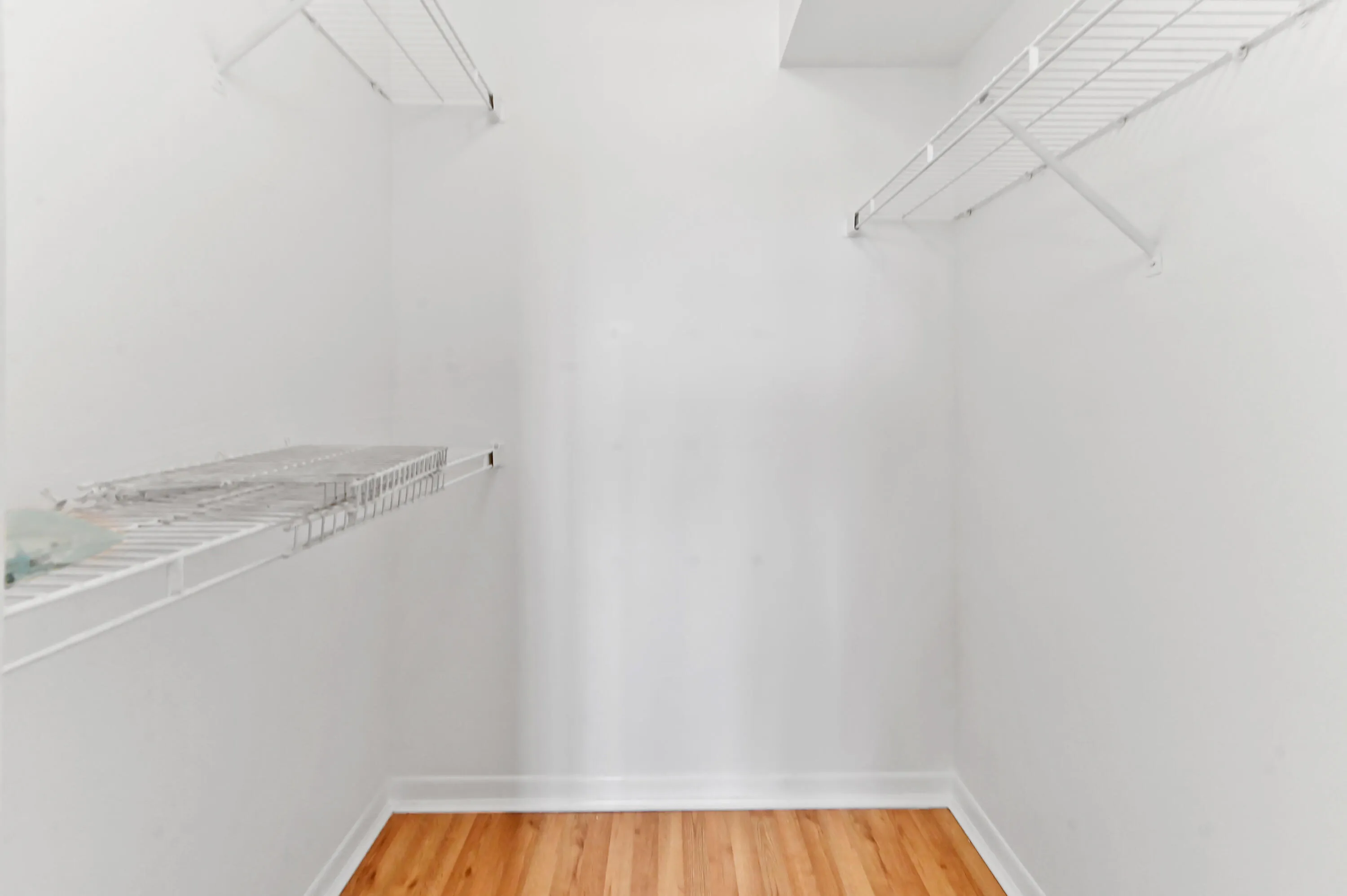 22 closet 01
