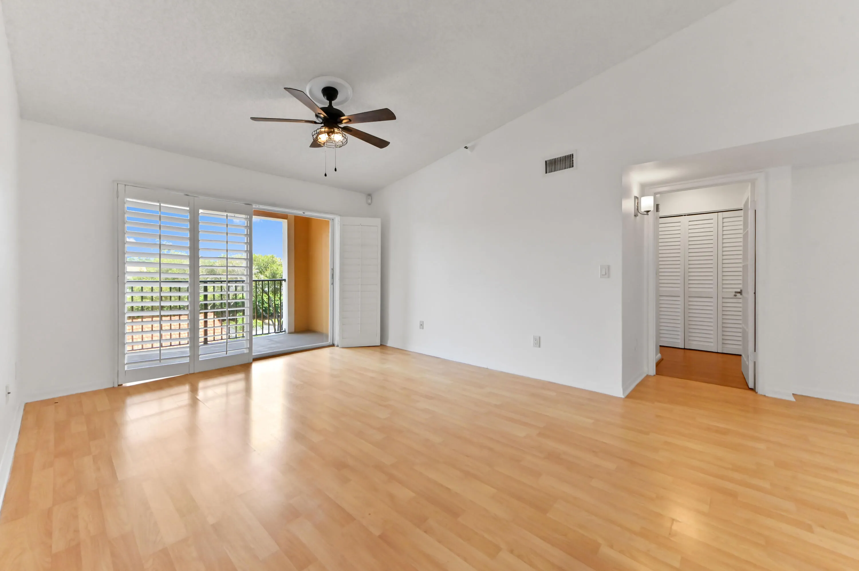 07 living room 02