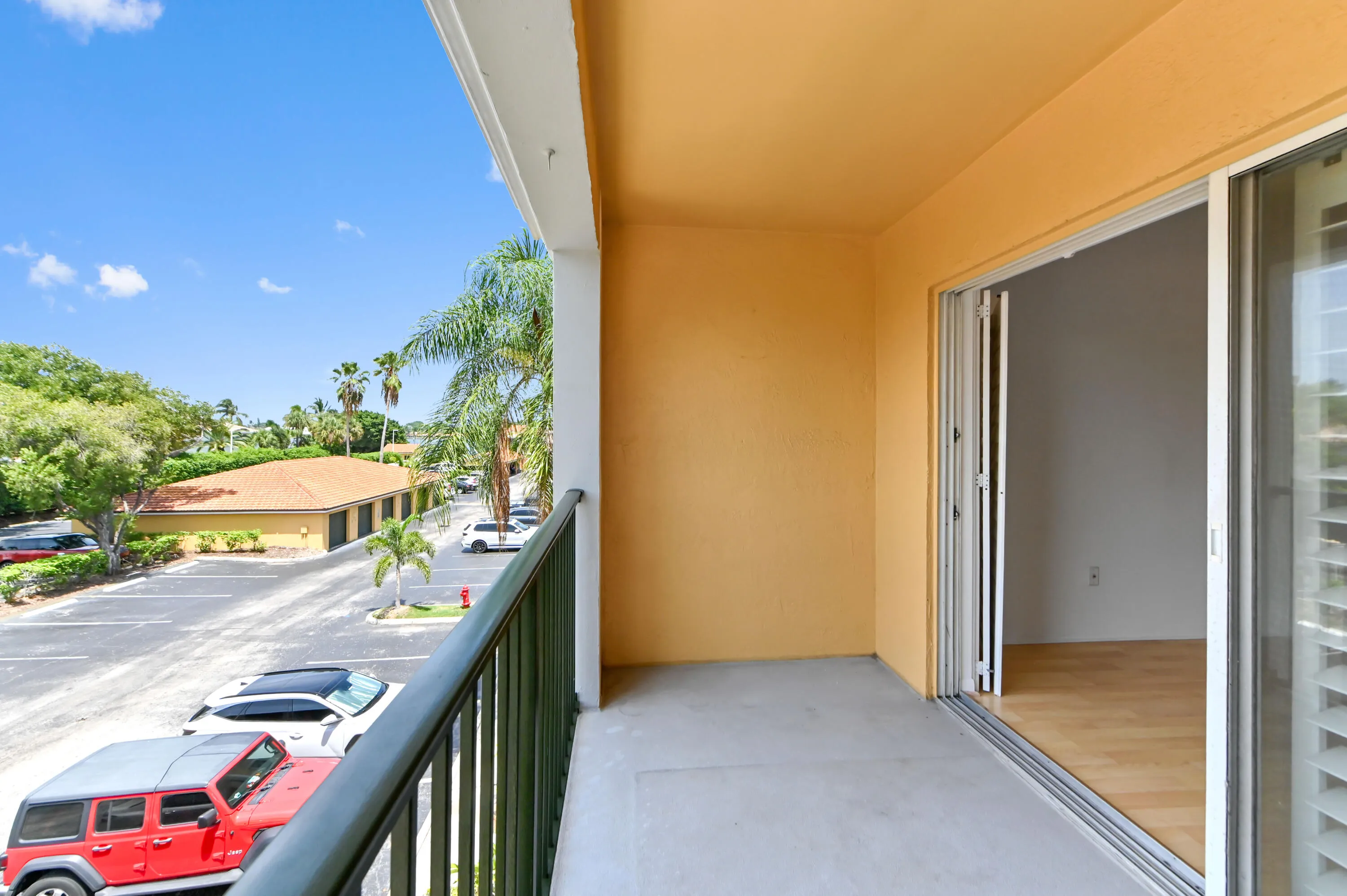 25 balcony 03