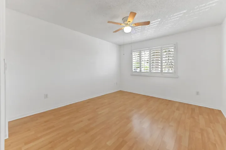 13 bedroom 01