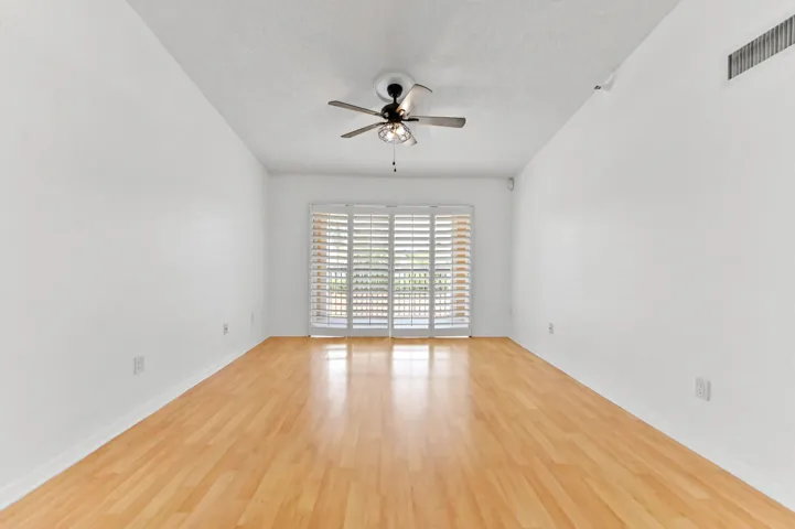 09 living room 04