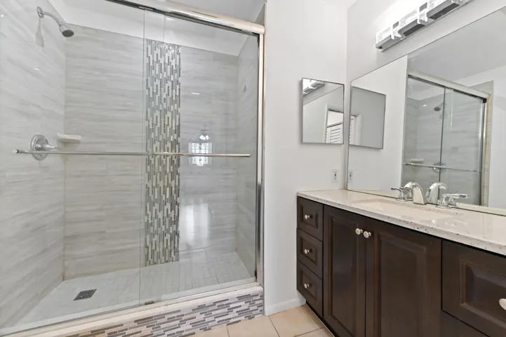 18 bathroom 01