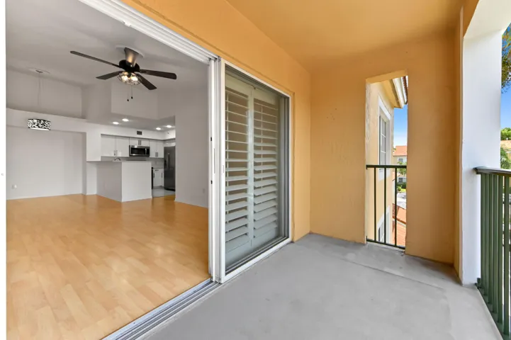 24 balcony 02