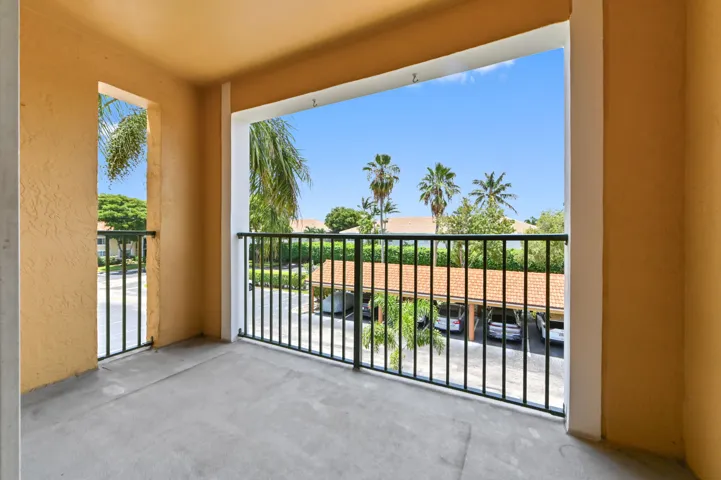 23 balcony 01