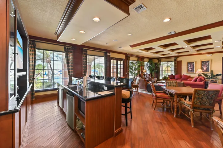 31 clubhouse 03