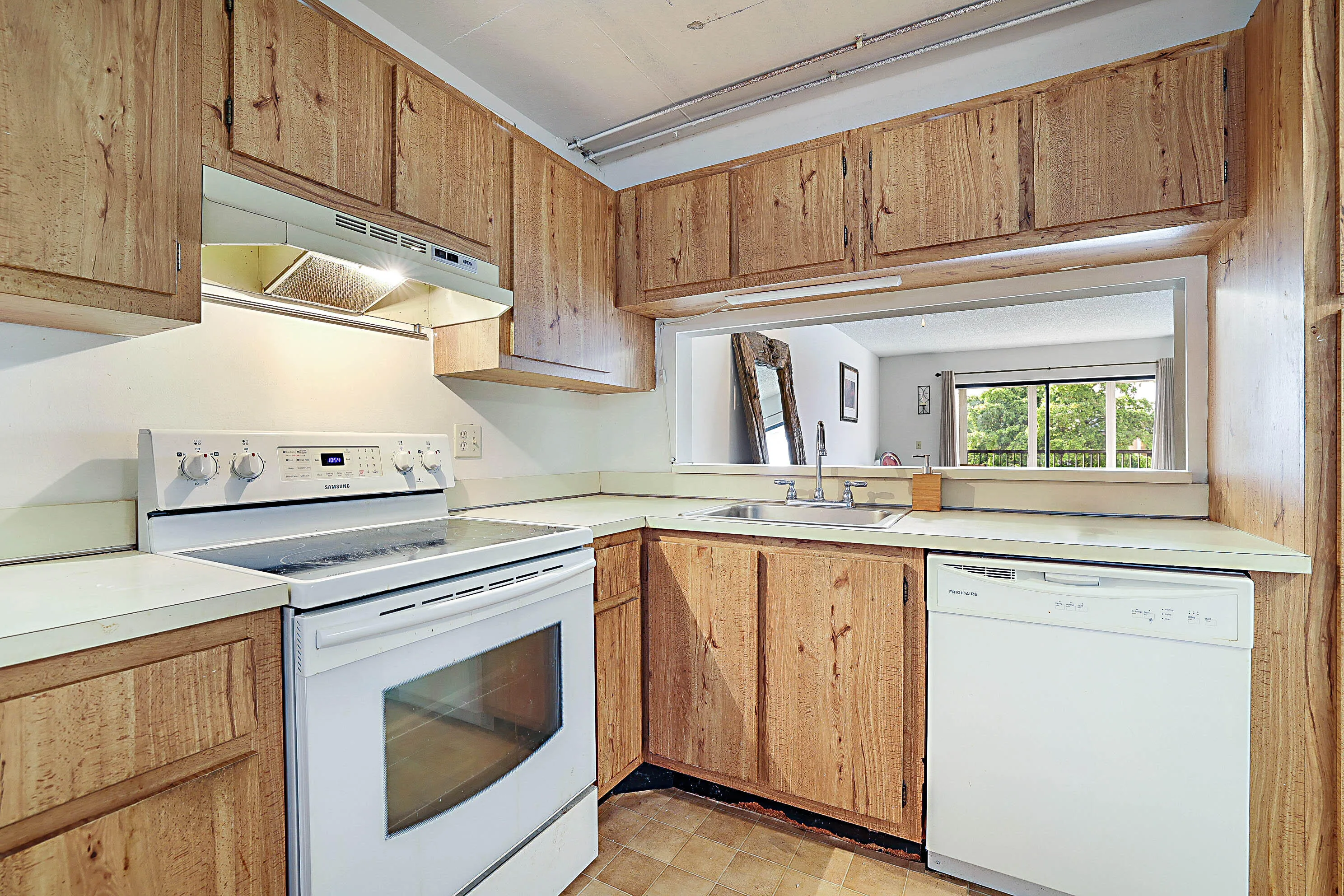 6475 West Oakland Park Blvd #505 -9
