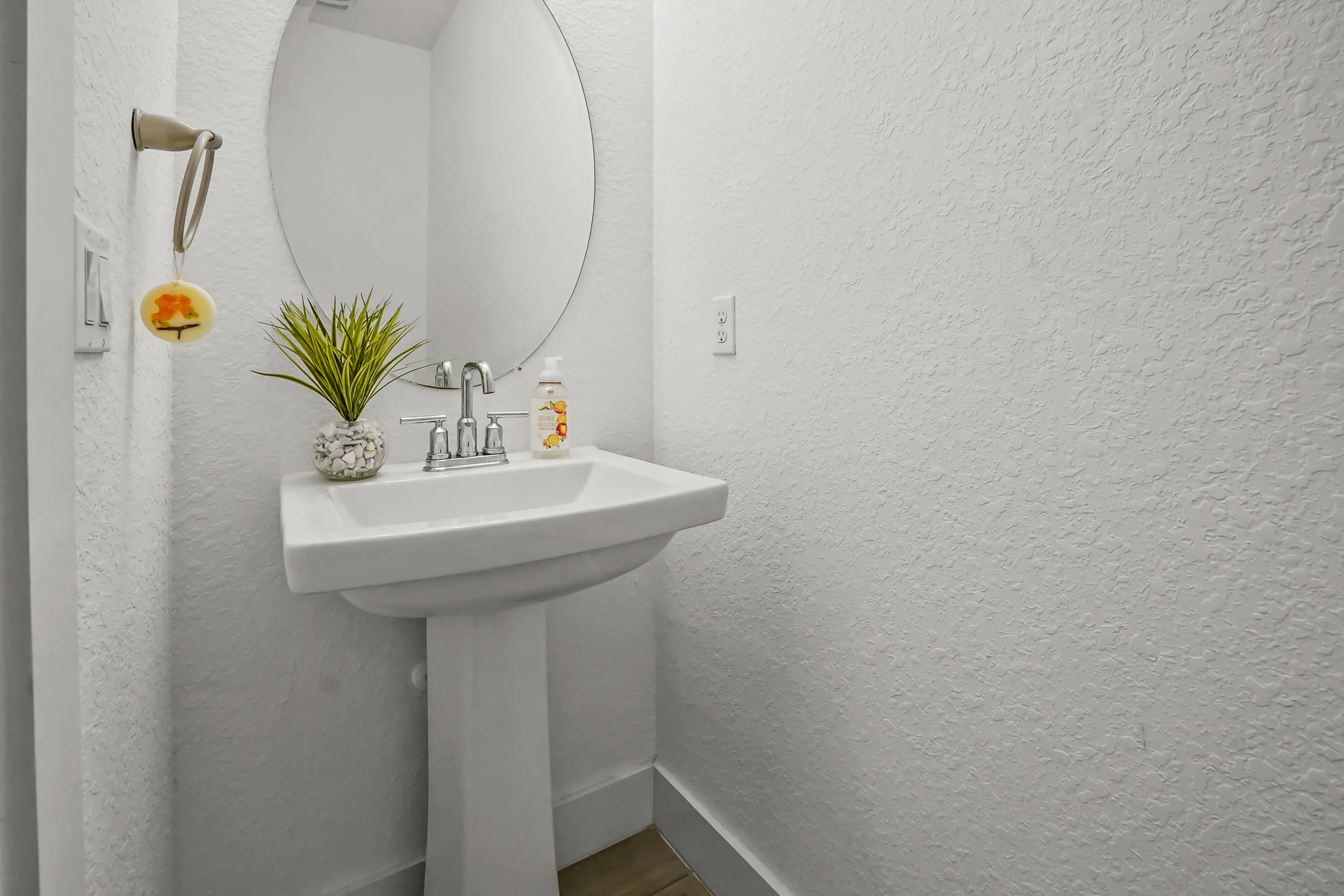 20 Bathroom 01
