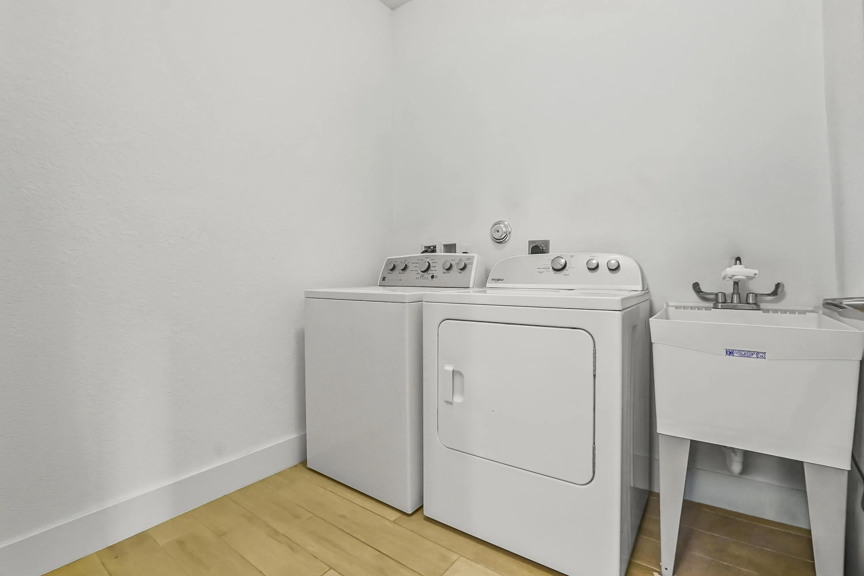 48 Laundry room 01
