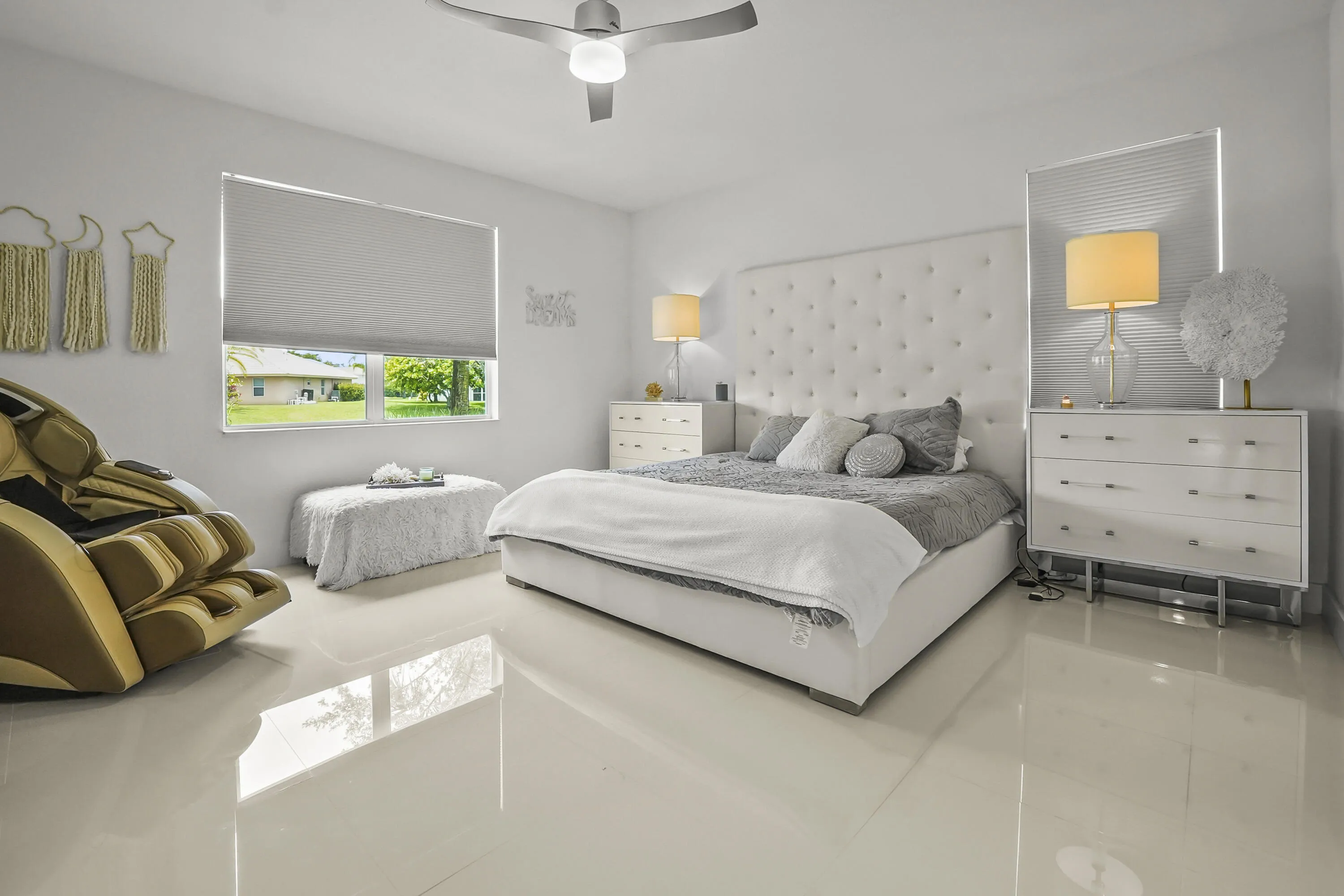 22 Bedroom 01
