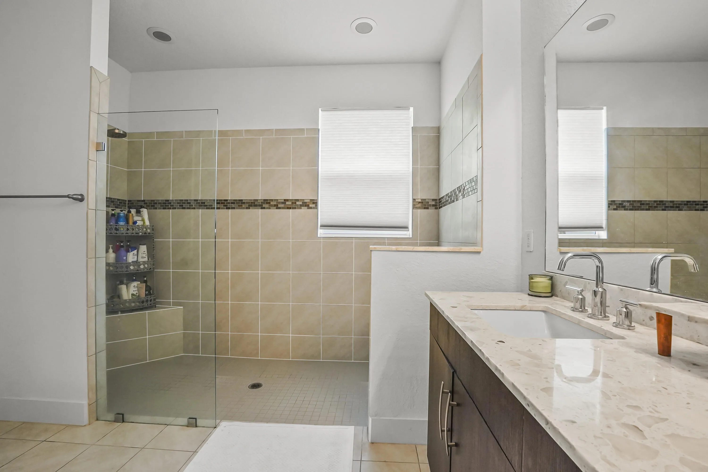 28 Bathroom 04