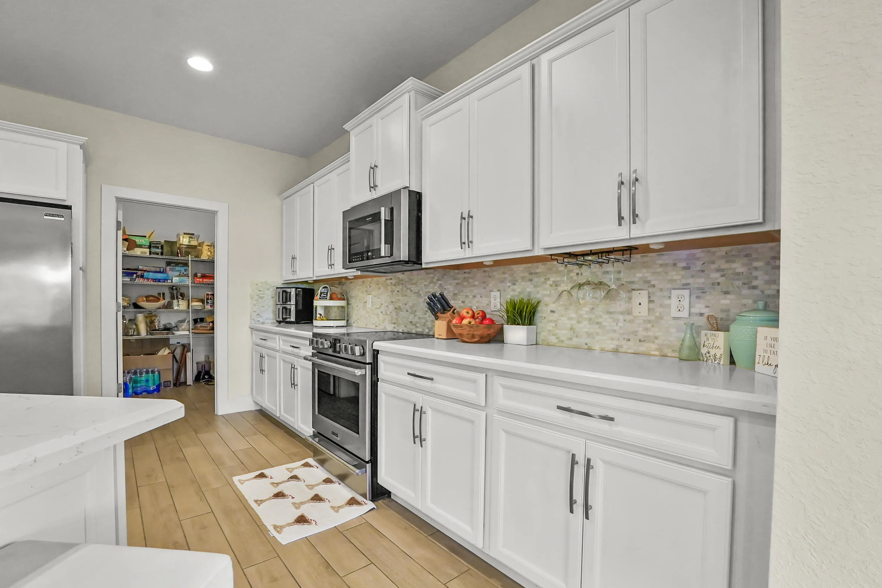 12 Kitchen 01