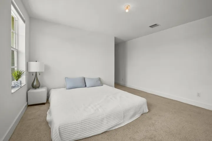 45 Bedroom 02