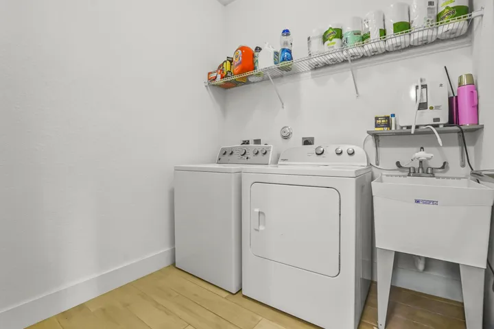 48 Laundry room 01