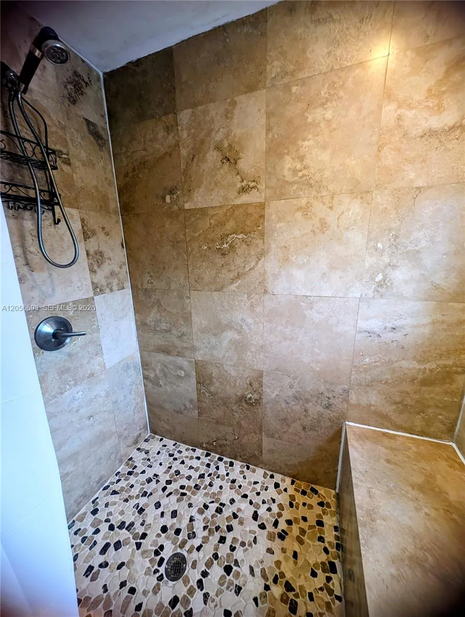 Huge shower with seat