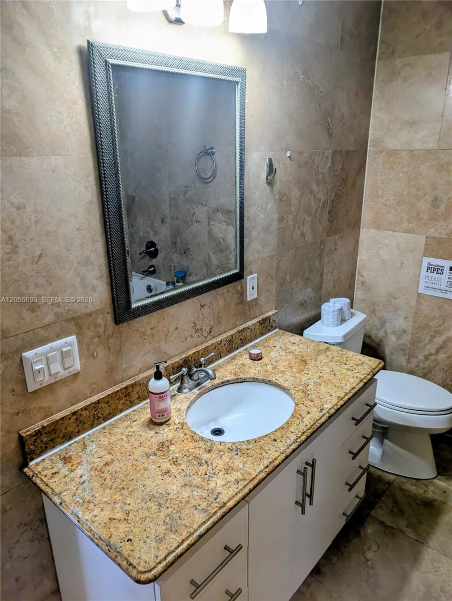 Spacious counter in bathroom