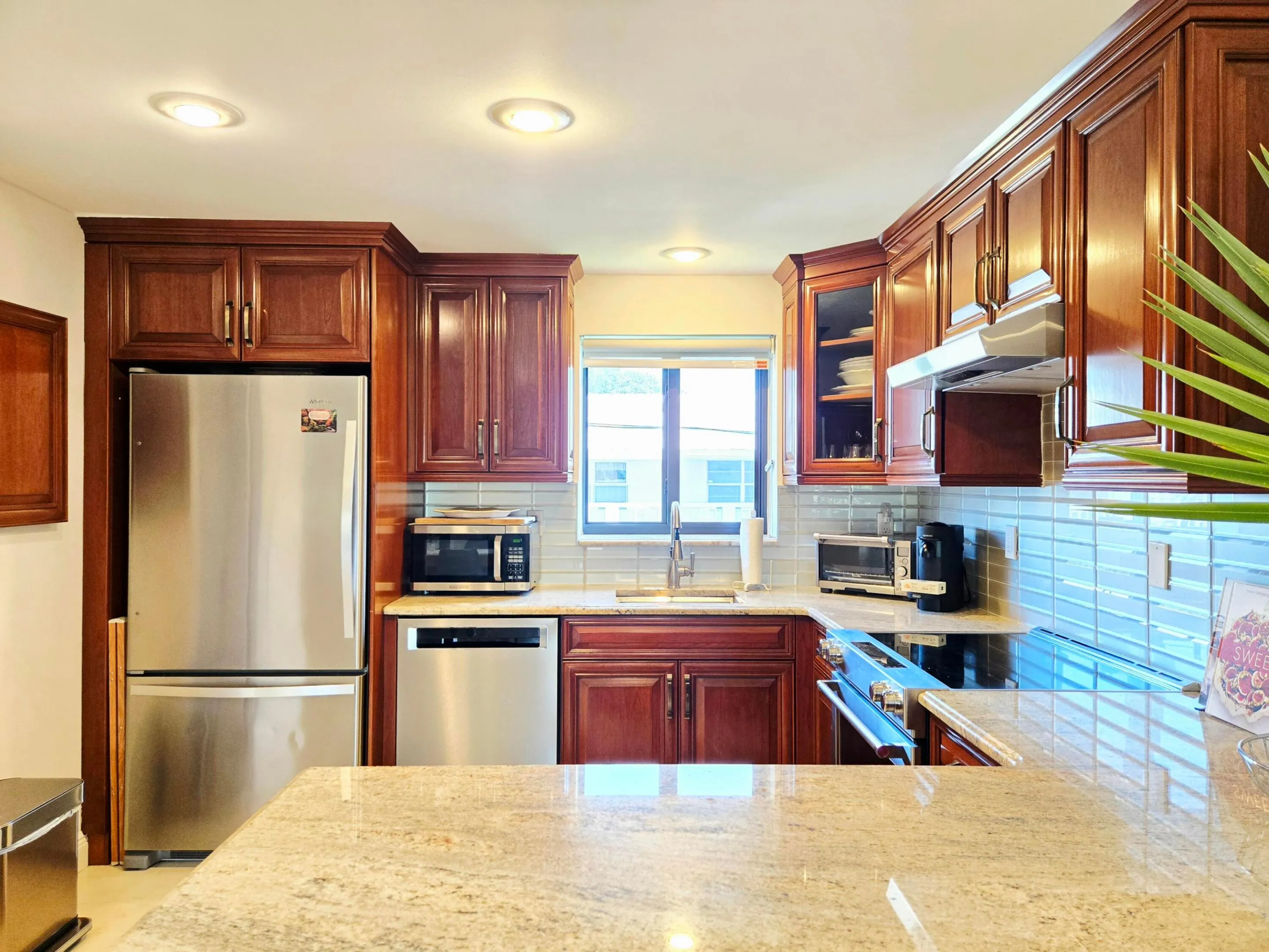 VV kitchen granite counter bar area