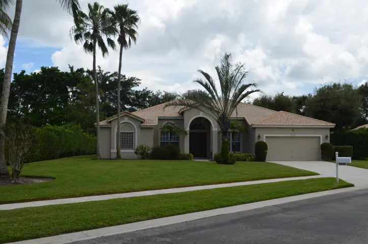Olmstead Dr - Exterior