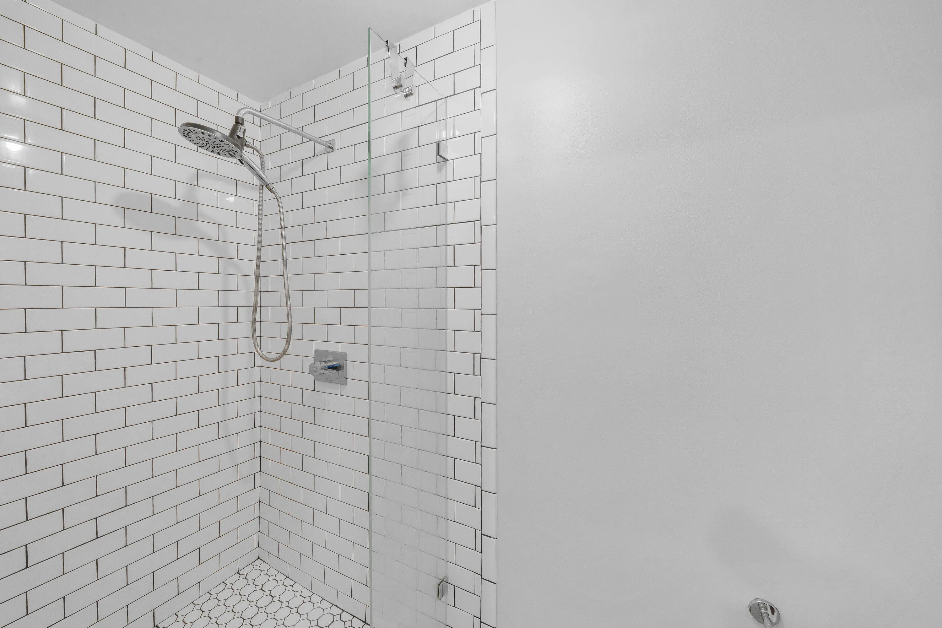 13 Primary Bathroom (1)