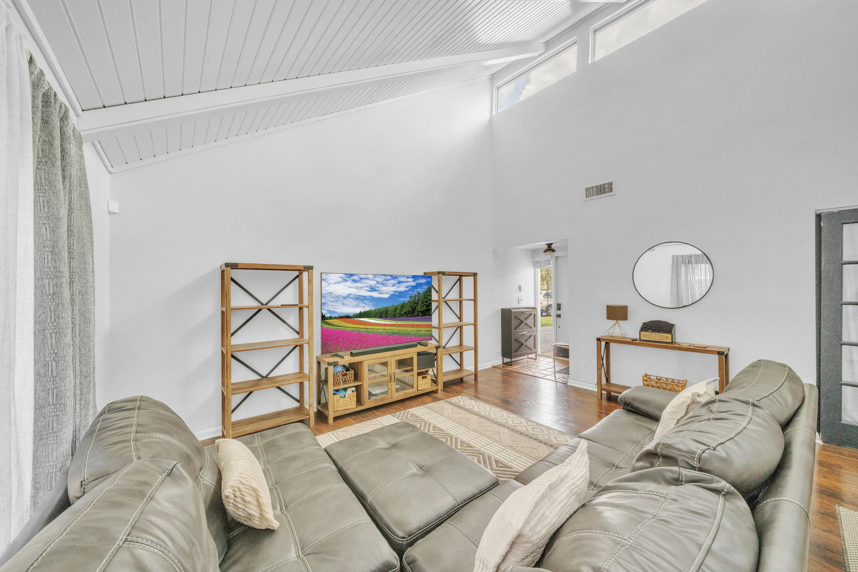 23 Living Area (2)