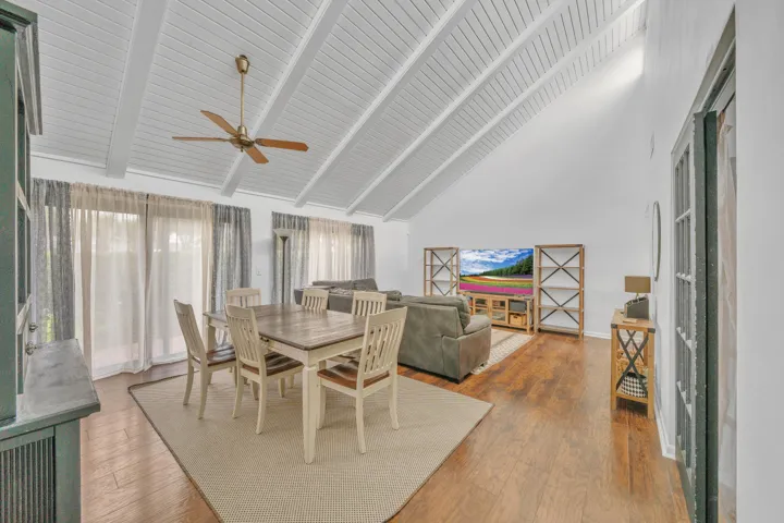 22 Dining Area