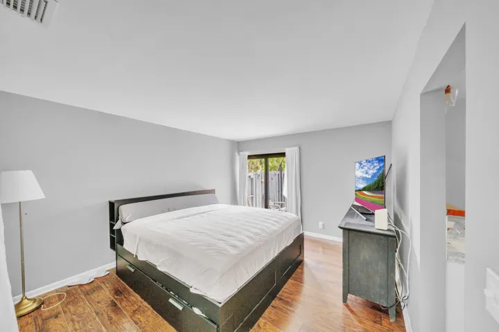 9 Primary Bedroom (1)
