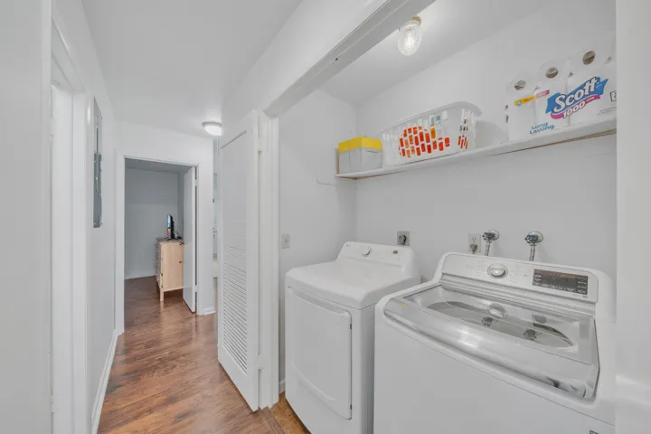 20 Laundry Closet