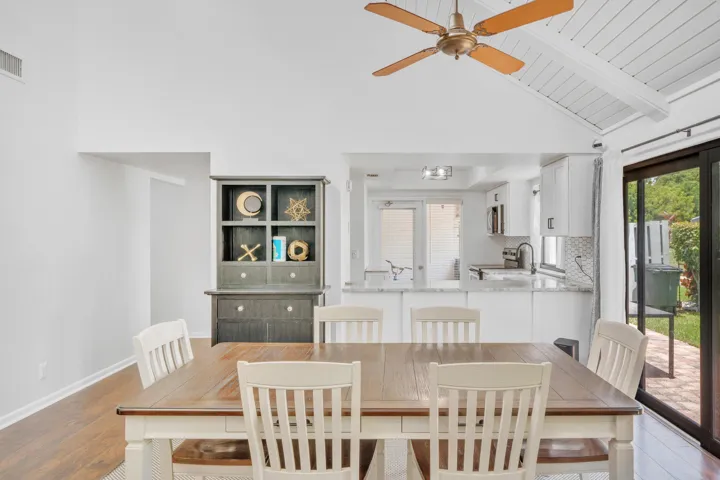 5 Dining Area (2)