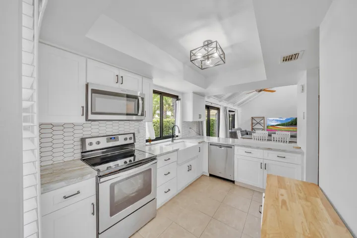 8 Kitchen (1)