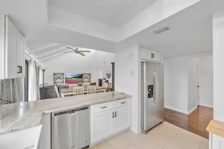 8 Kitchen (2)