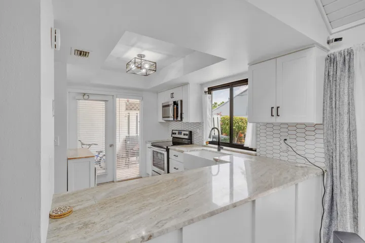 6 Kitchen (1)