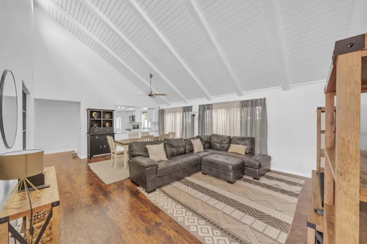 4 Living Area (1)