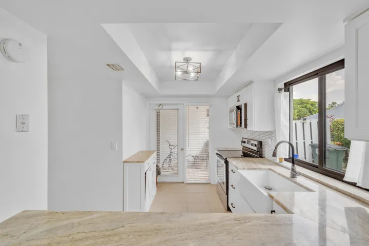 6 Kitchen (2)