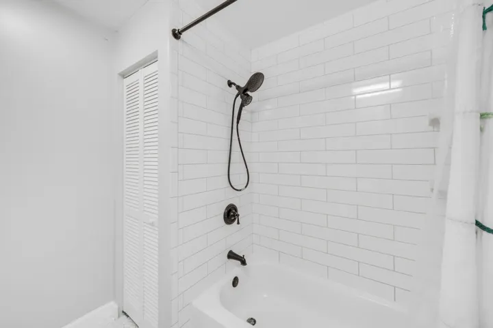 17 Guest Bathroom (4)