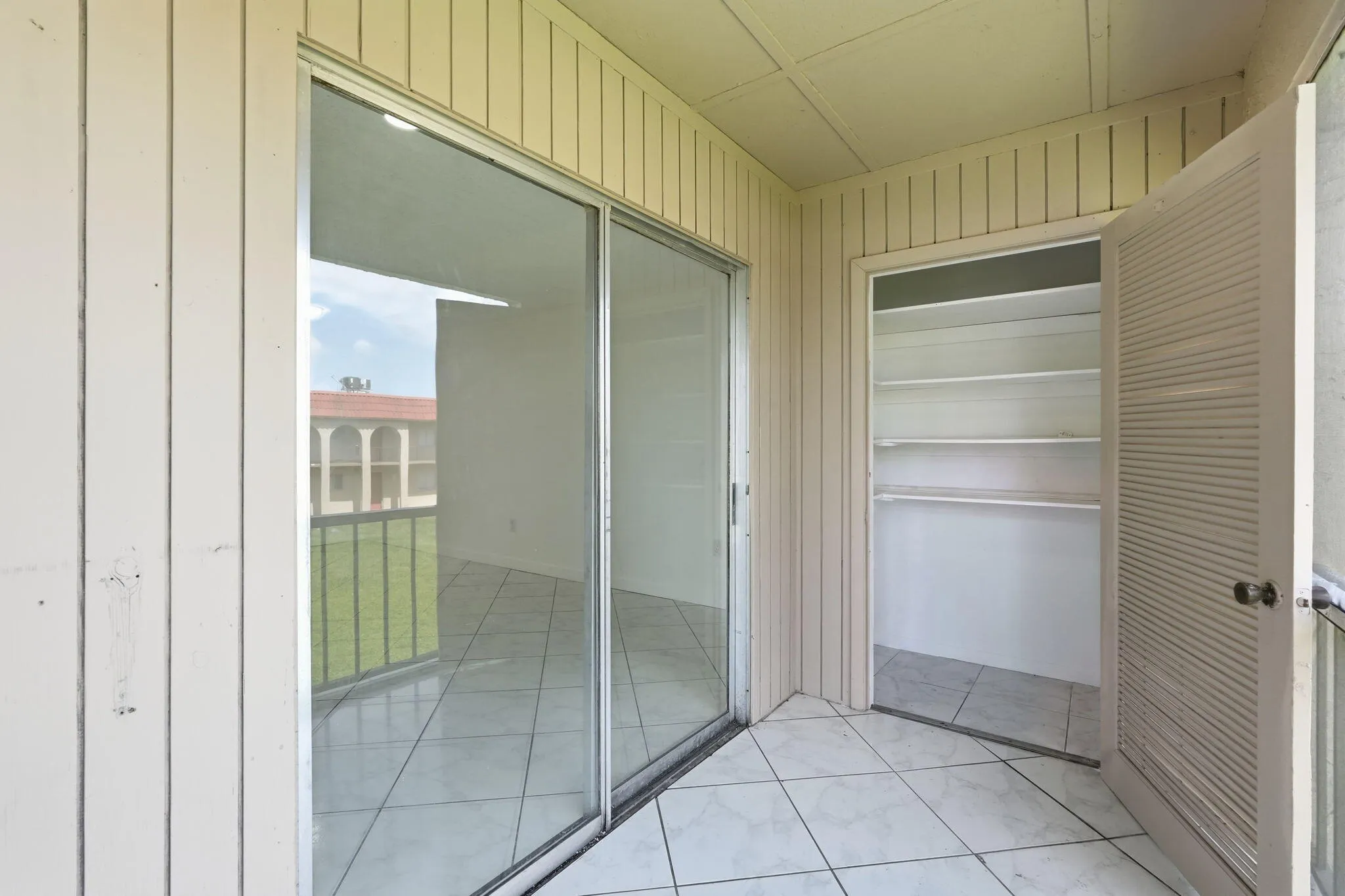 21-web-or-mls-6106_Forest_Hill_Boulevard