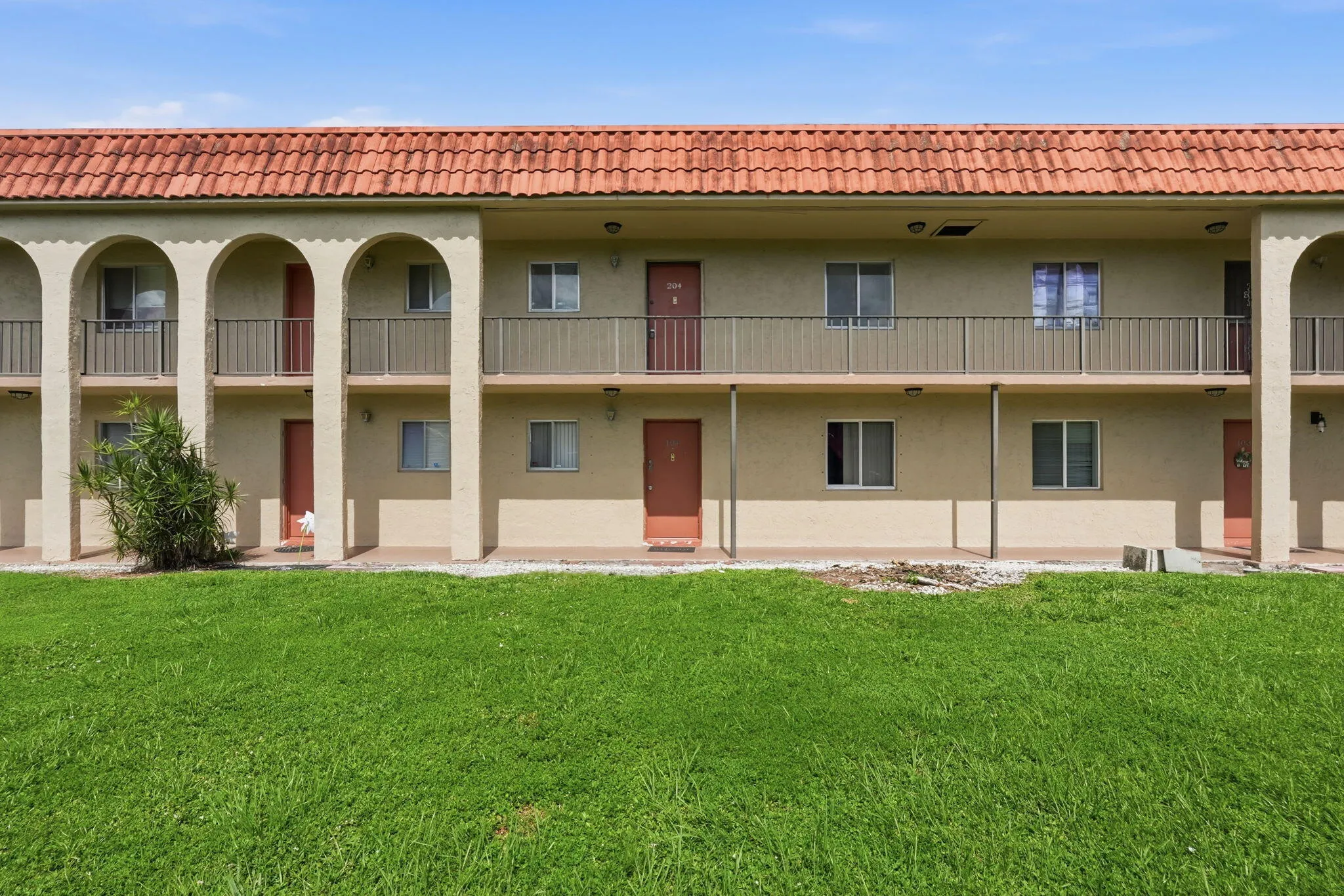 25-web-or-mls-6106_Forest_Hill_Boulevard