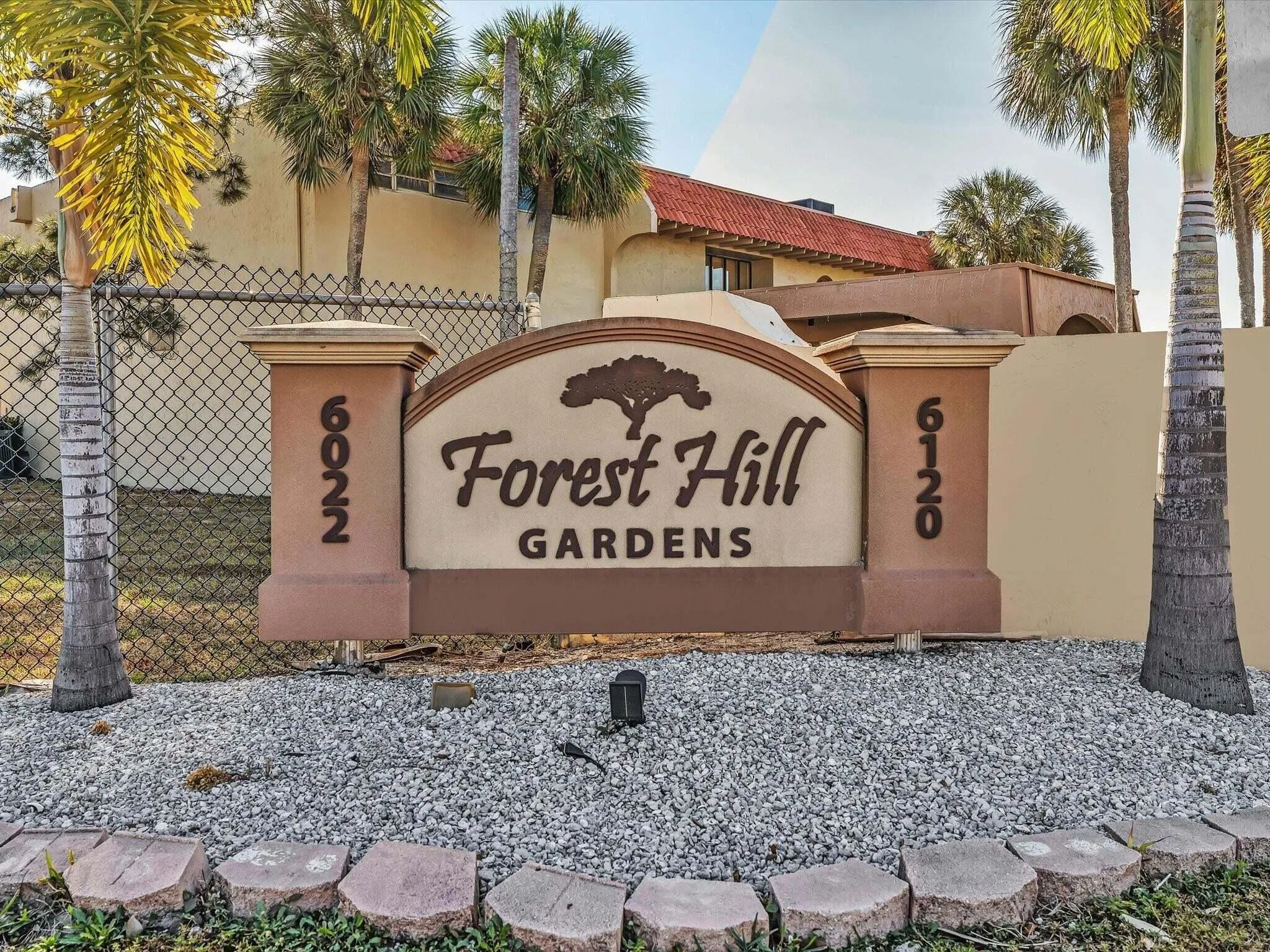 47-web-or-mls-6106_Forest_Hill_Boulevard