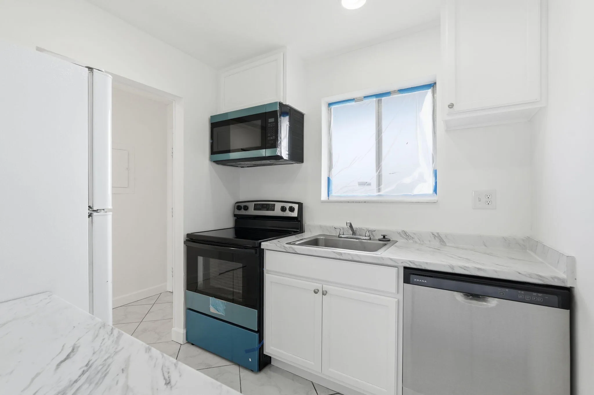 17-web-or-mls-6106_Forest_Hill_Boulevard