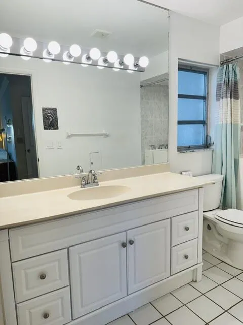 Main Bathroom 1