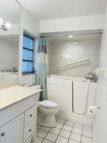 Main Bathroom 2