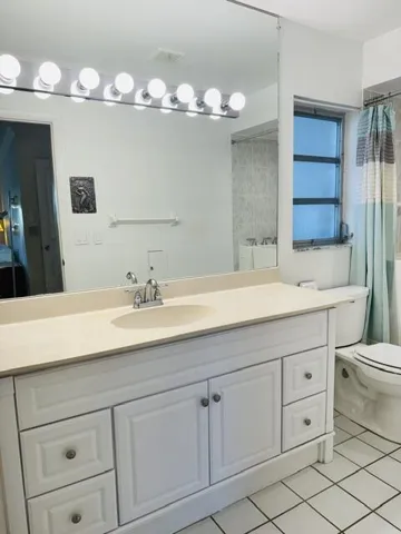 Main Bathroom 1