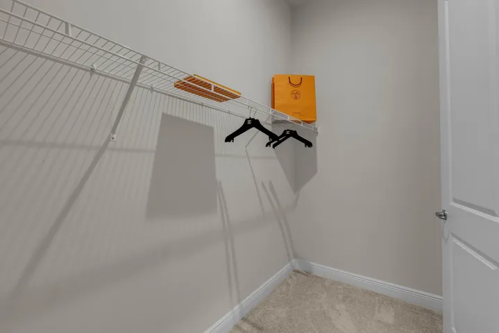 MB walking closet 2